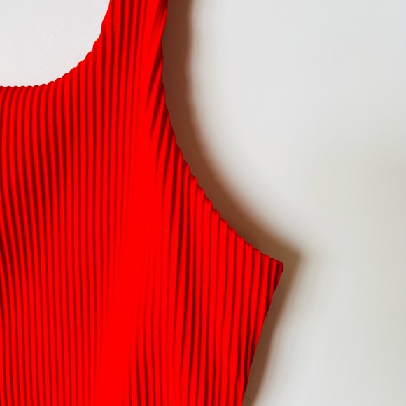 COS Scoop-Neck Ribbed Bright Ted Ribbed Swimsuit - Picture 6 of 9
